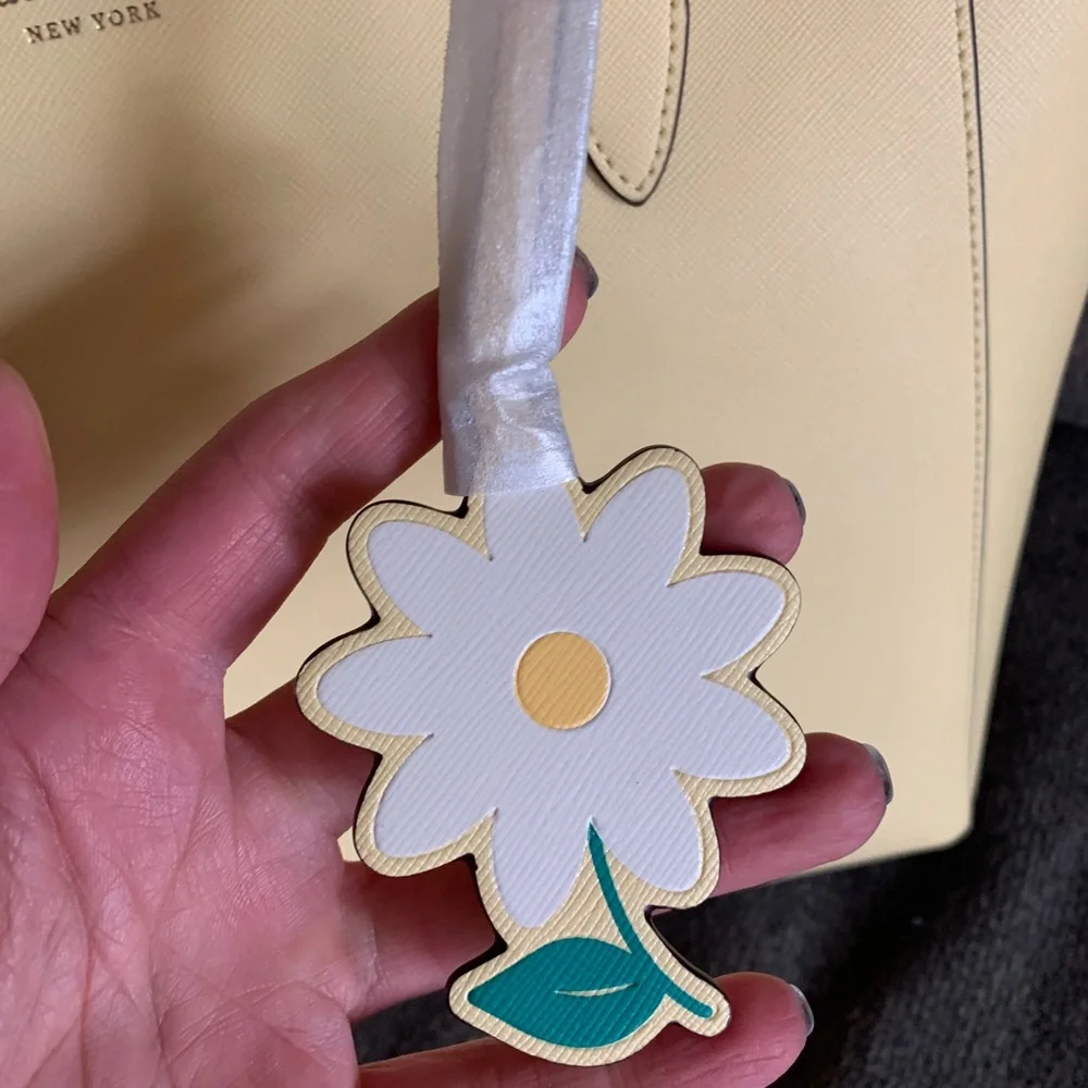 Authentic KATE SPADE Saffiano leather zip top Tote/Flower charm - Picture 8 of 14